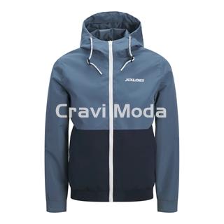 CAZADORA FINA CON CAPUCHA AZUL - Imagen 1