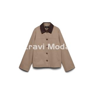 PARKA TOSTADA CON CUELLO A CONTRASTE - Imagen 1