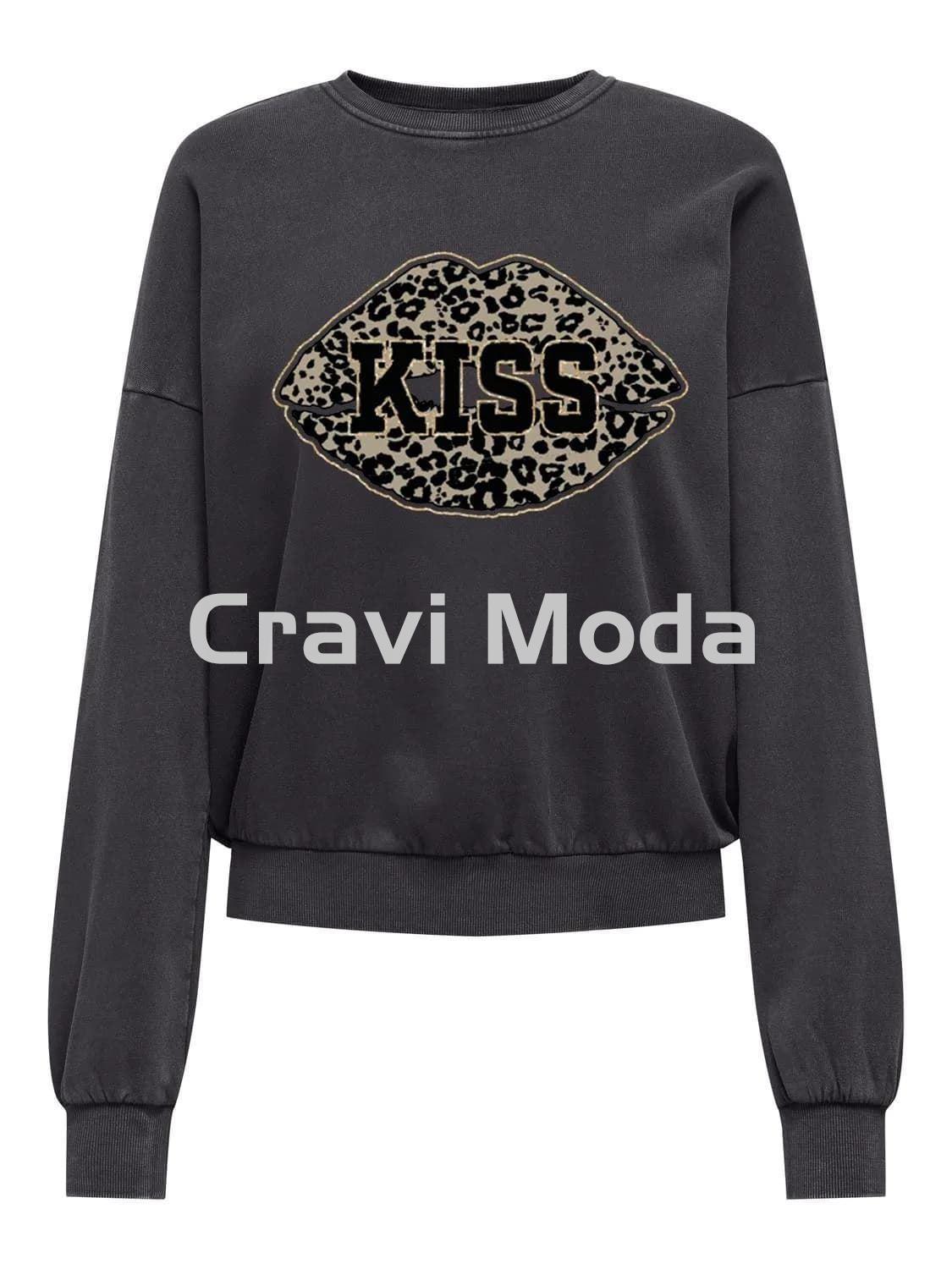 SUDADERA SIN CAPUCHA NEGRA DESGASTADA - KISS- - Imagen 1